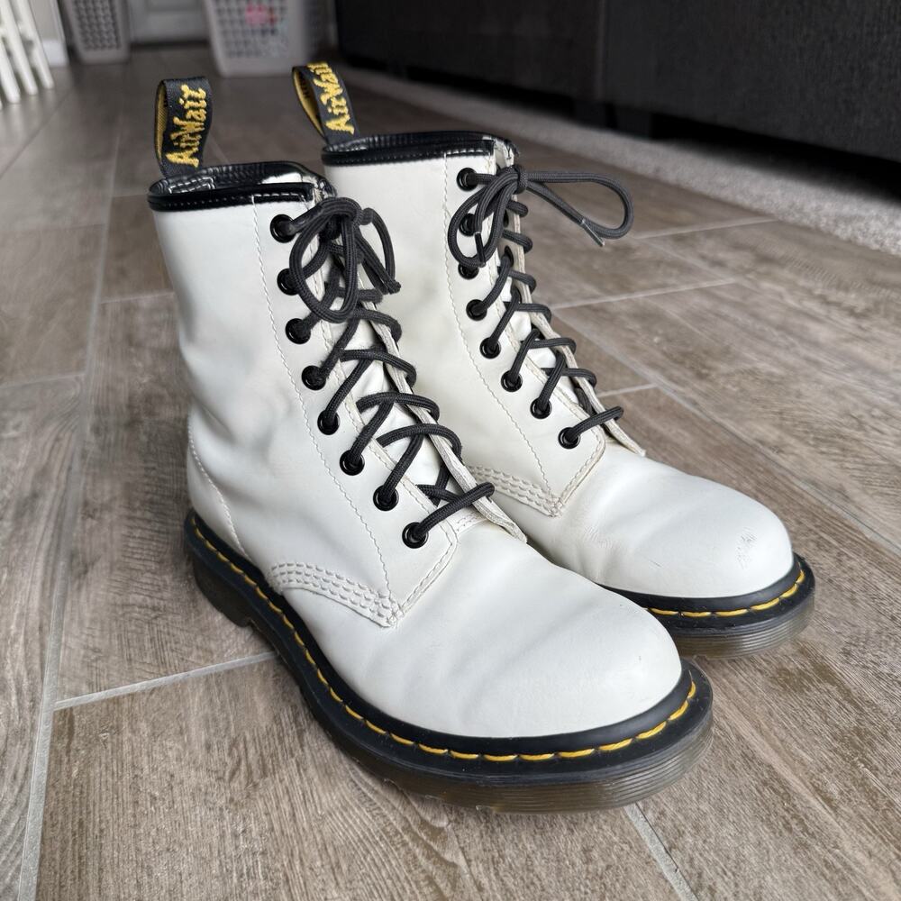 Dr Martens 1460 Original White Smooth Leather 8 Eye Boots Womens Sz 8 US 39